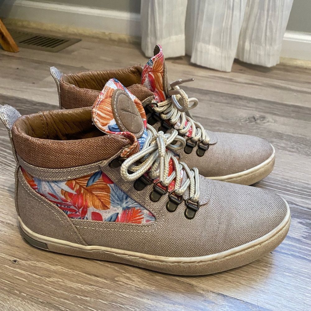Inkkas camping boots. Size 7